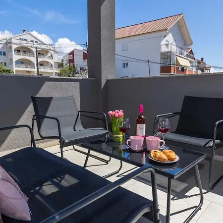 Charming Aparment,peaceful Area *